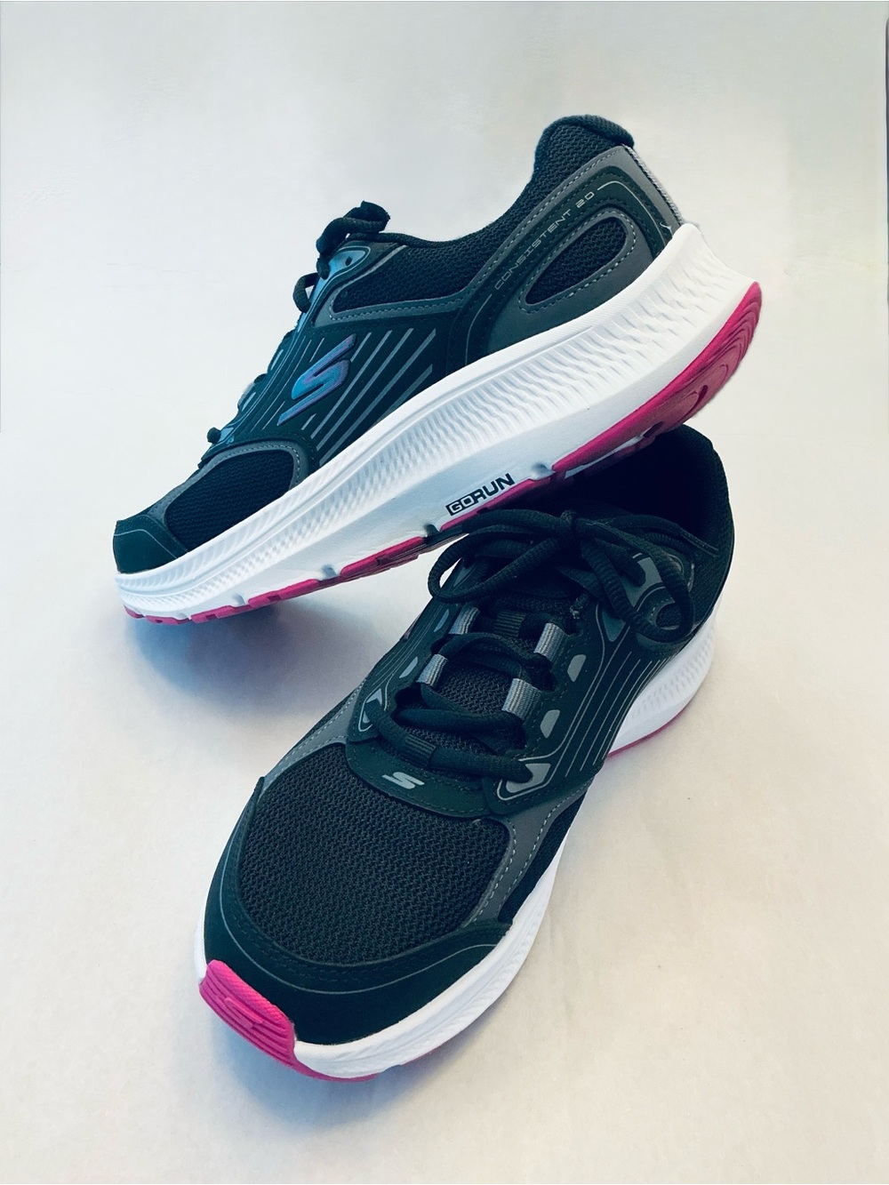 Skechers Womens Black Fuchsia GOrun 2.0 Running Sports Workout Gym Sneaker SZ 8